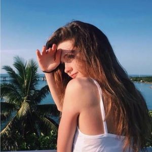 Meet your Posher, Sia